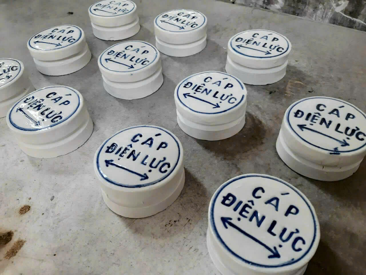 Mốc sứ cảnh báo cáp điện lực 80x40